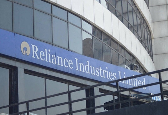 RIL unveils India's first Hydrogen Combustion Engine Technology For heavy-duty trucks